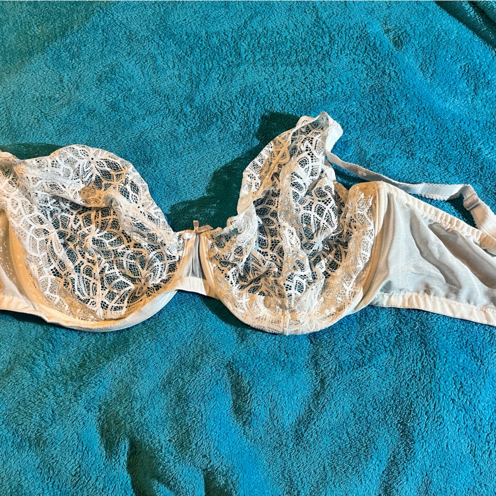 Glamorise WONDERWIRE Bra 44F  STRETCH-LACE  (CONTOURED-CUPS) WHITE TAN Lot Of 2